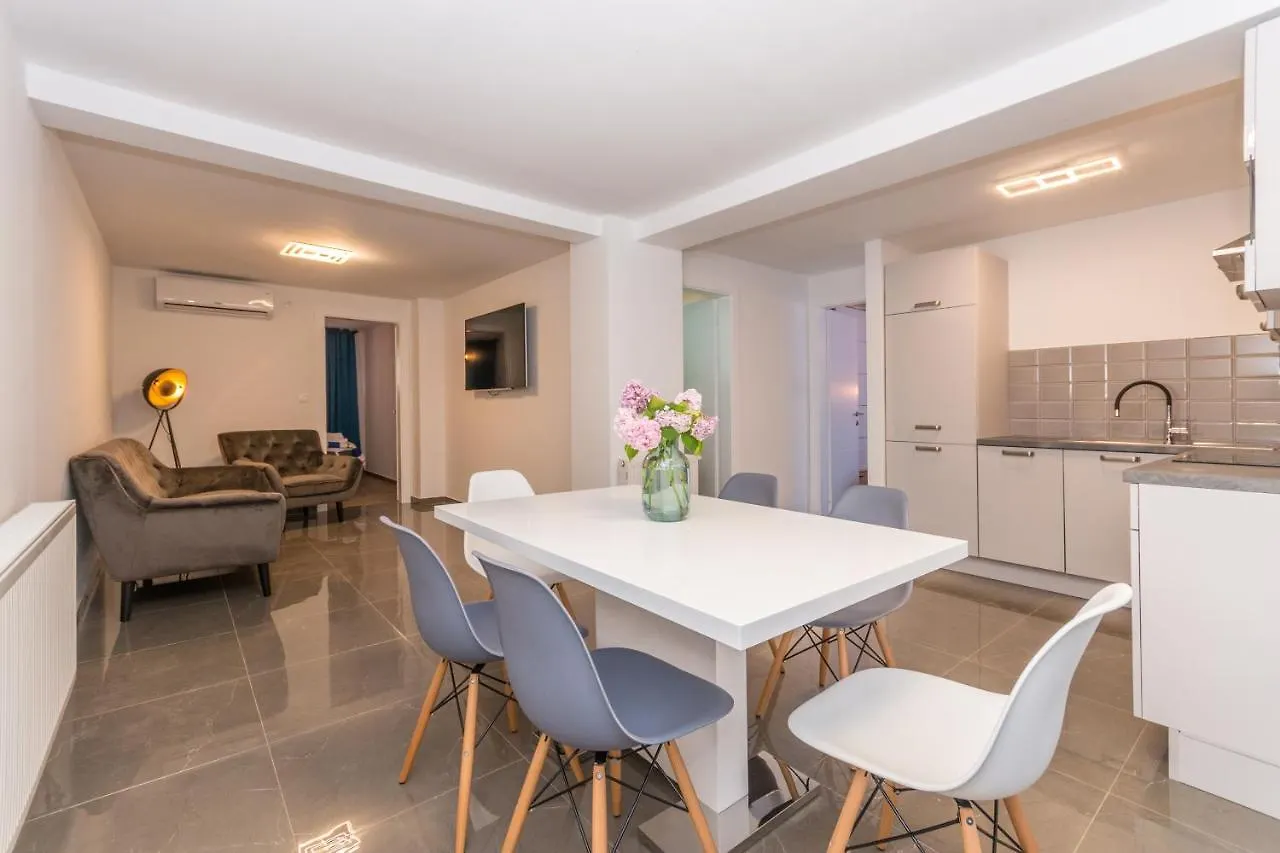 Apartment Jakov With A Pool Zadar