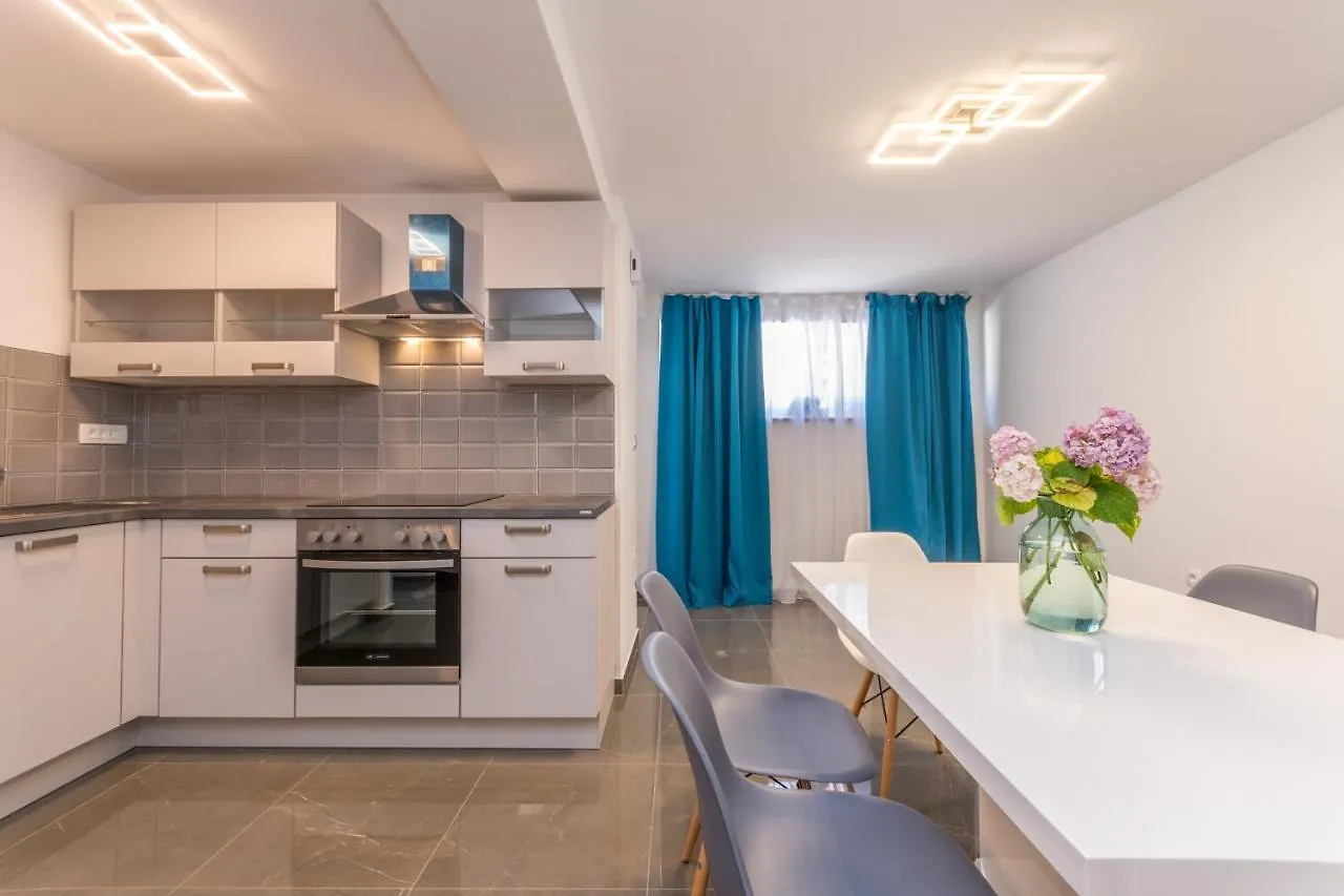 Apartment Jakov With A Pool Zadar