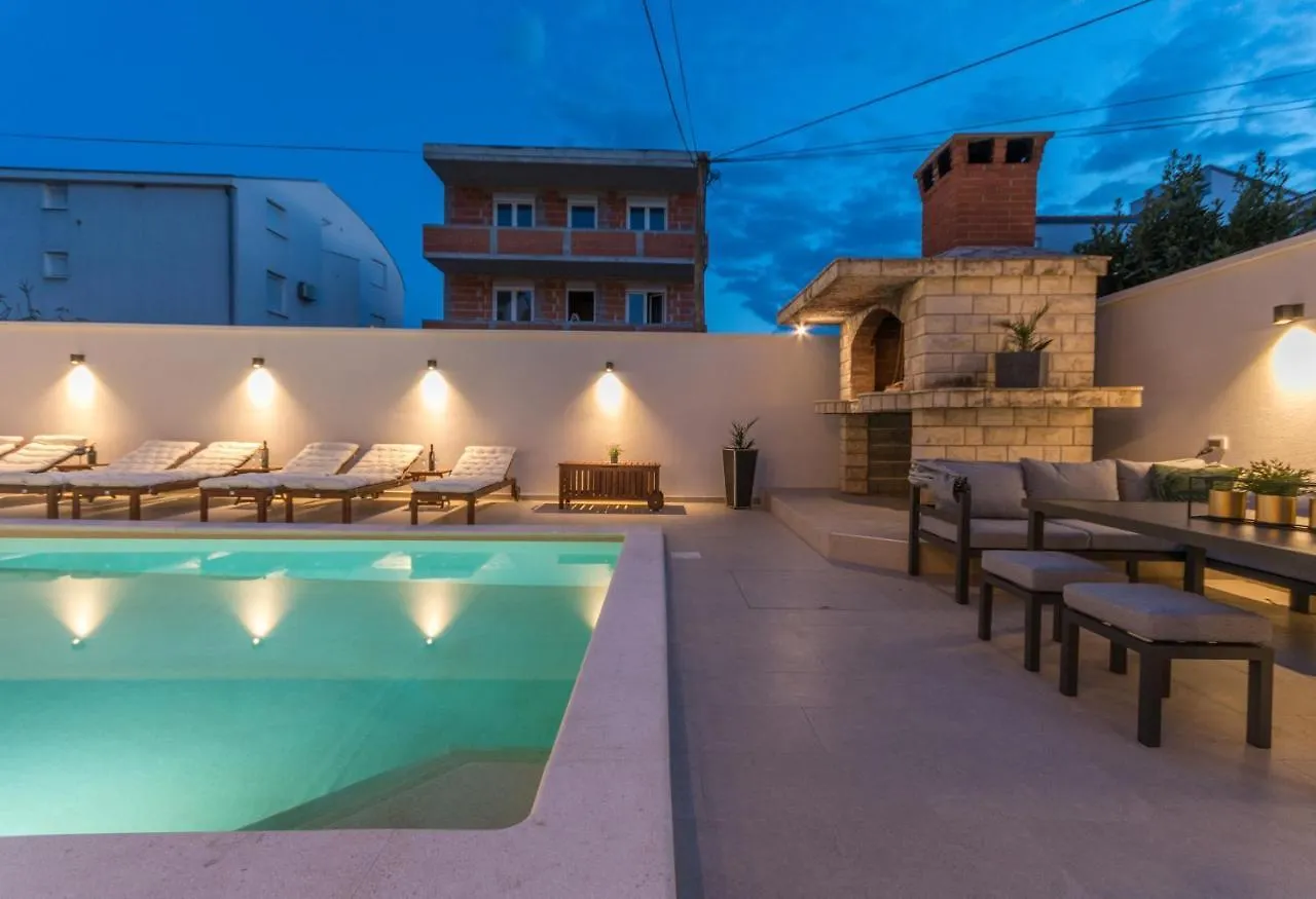 Apartment Jakov With A Pool Zadar 0*,