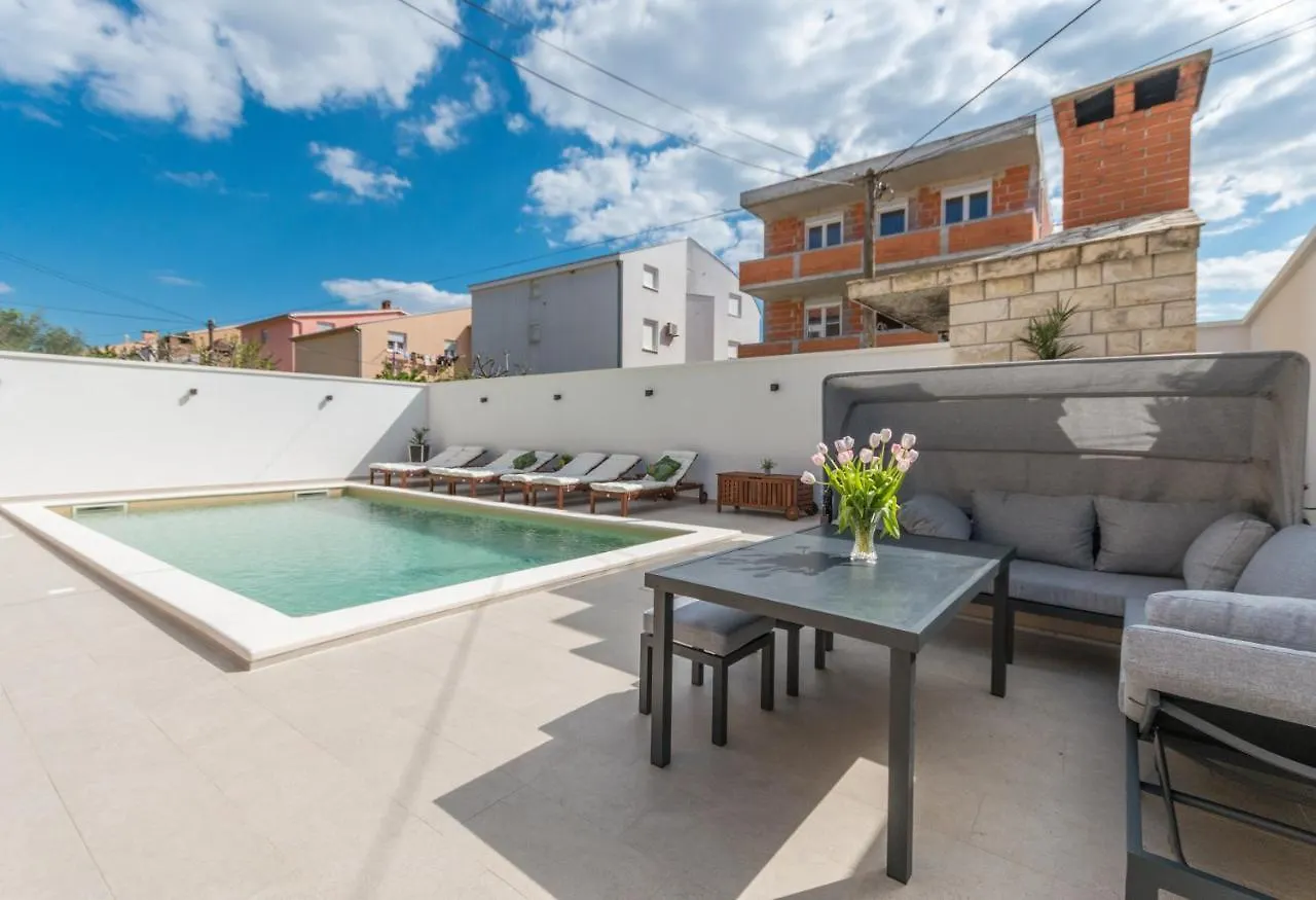 Apartment Jakov With A Pool Zadar