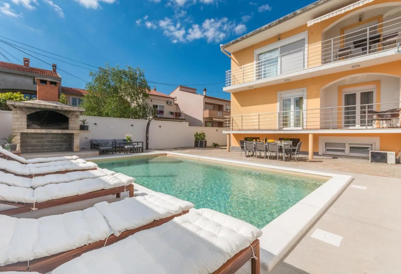 Apartment Jakov With A Pool Zadar