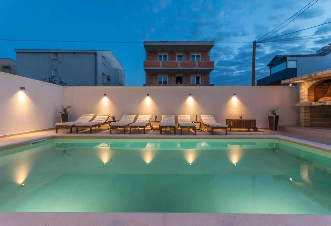 Apartment Jakov With A Pool Zadar