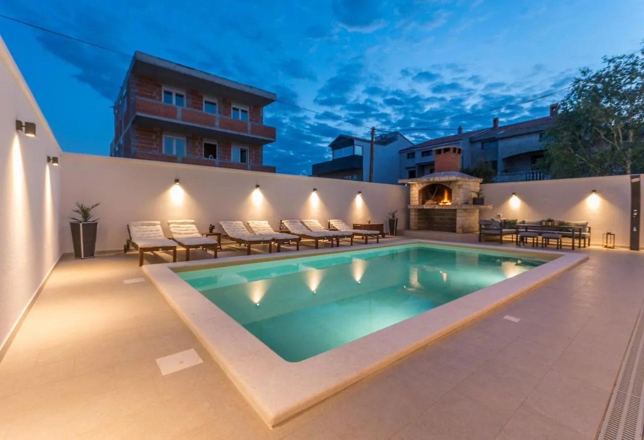 Apartment Jakov With A Pool Zadar