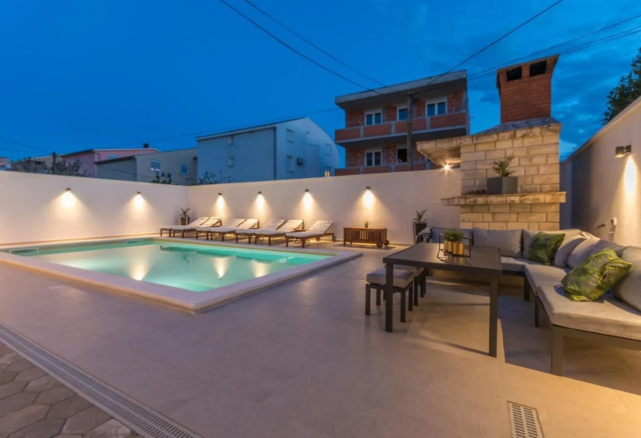Apartment Jakov With A Pool Zadar