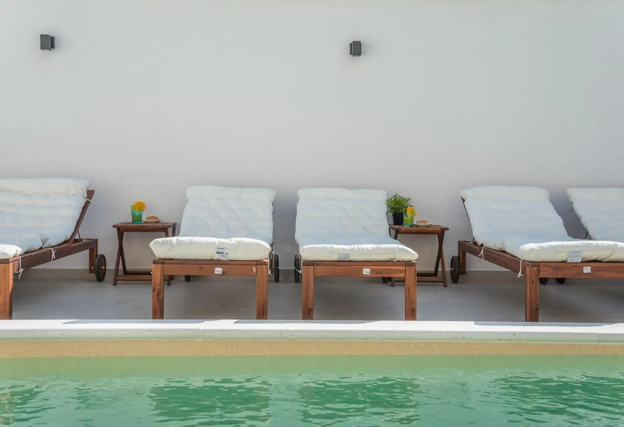 Apartment Jakov With A Pool Zadar