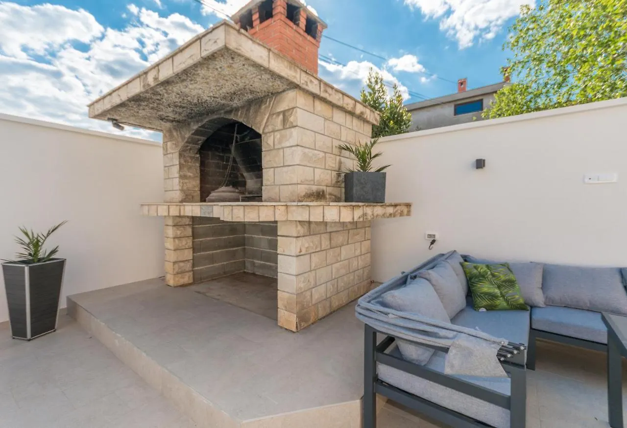 Apartment Jakov With A Pool Zadar