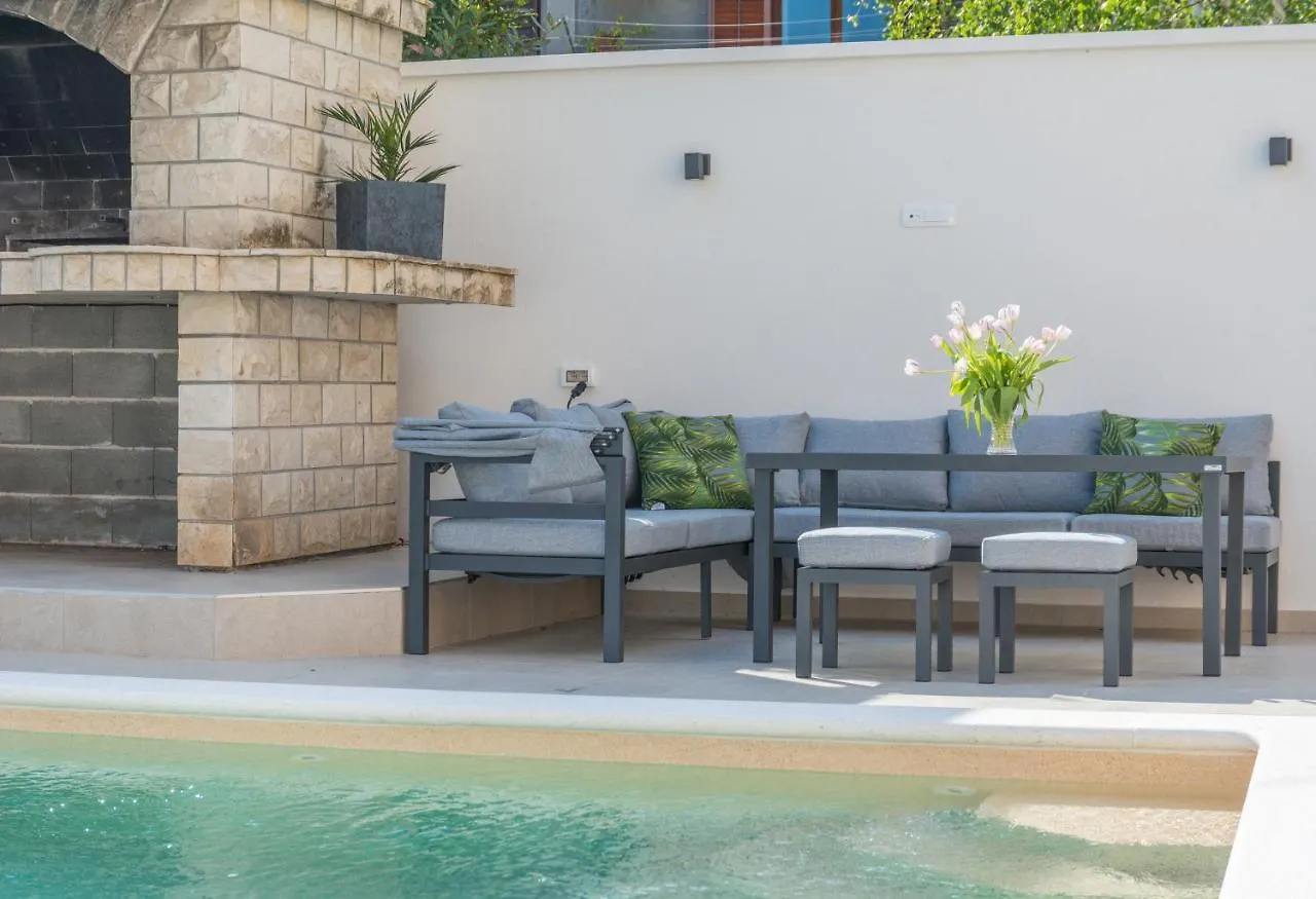 Apartment Jakov With A Pool Zadar