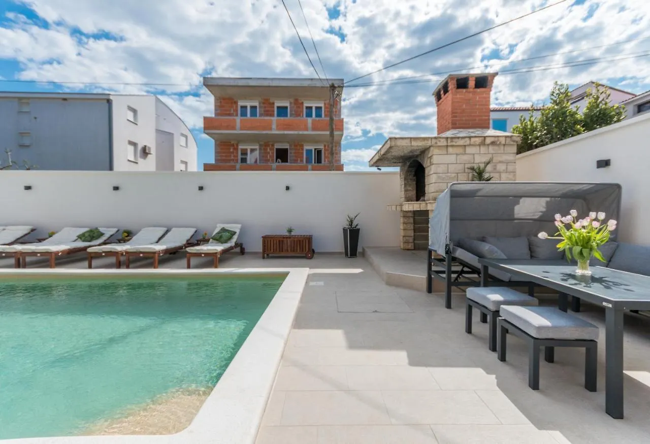 Apartment Jakov With A Pool Zadar