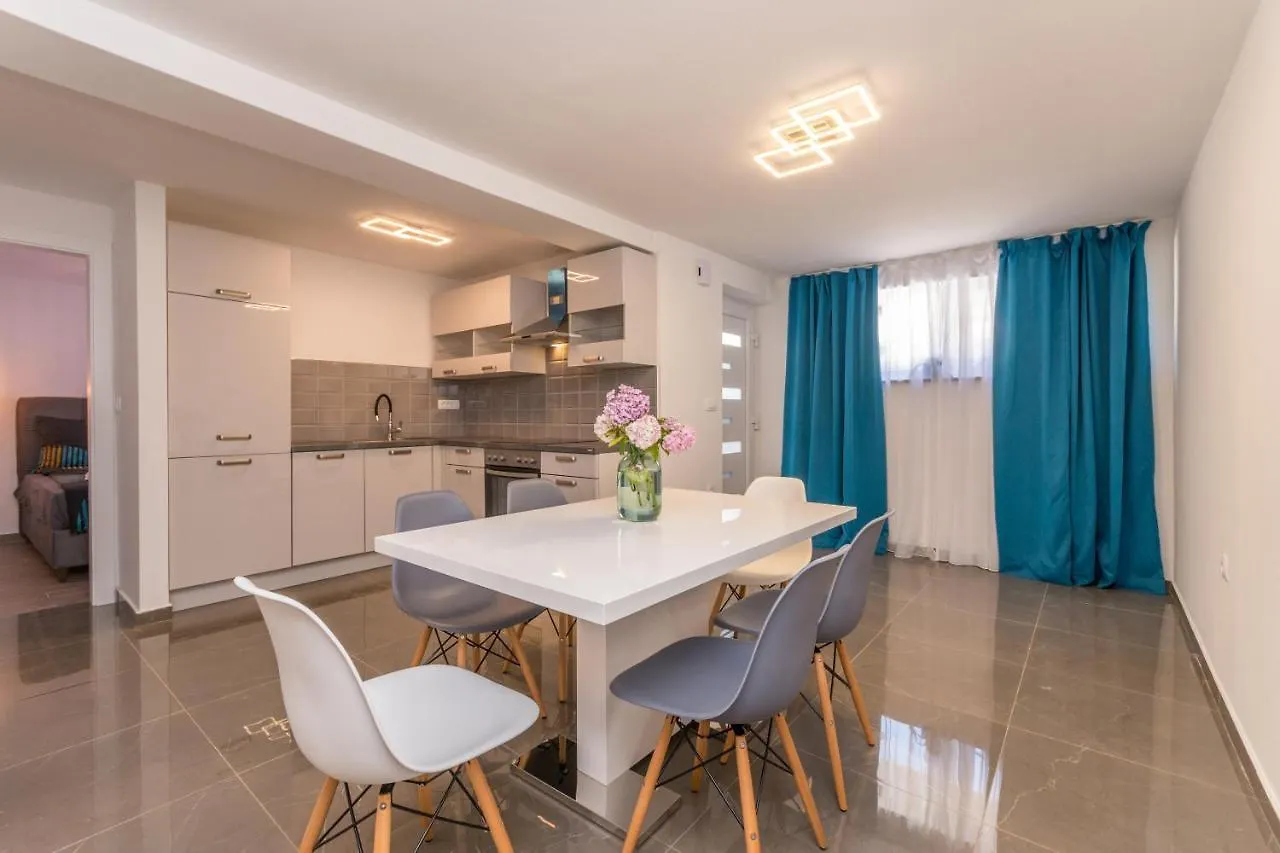 Apartment Jakov With A Pool Zadar