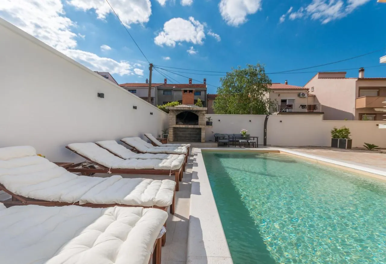 Apartment Jakov With A Pool Zadar 0*,
